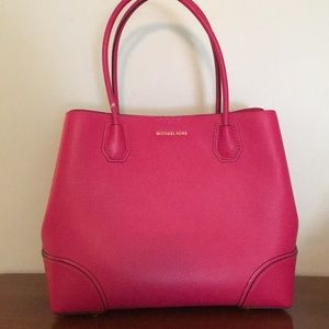 Michael Kors Mercer Corner Large Zip Tote